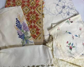 079 assortedvintageembroideredandcrochet