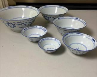 136 porcelainbowlswithbluefloralmotif