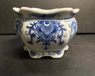 038 blueandwhitefloralporcelainbowlin