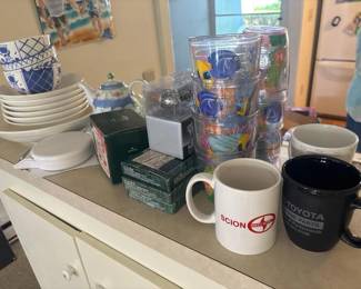 164 assortedhousewareslot