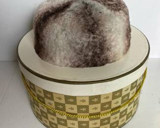 007 vintagechristiandiorchapeauxfurhat