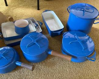 161 blueenamelcookwaresetwithlids