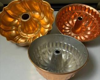 129 trioofcopperbundtpanswithdecorativ