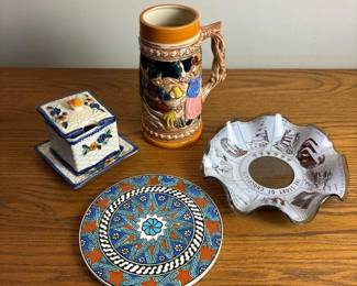 104 fourassorteddecorativeceramicandgla