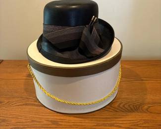 114 cherryandwebbblackstrawboaterhatw