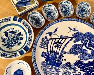 Chopstick rests and many items of Blue and White Porcelain
