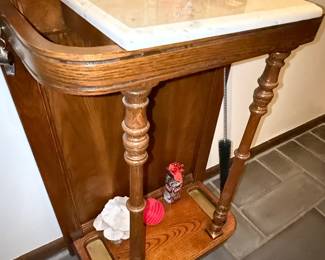 Pulaski Furniture Oak Hall Tree Style