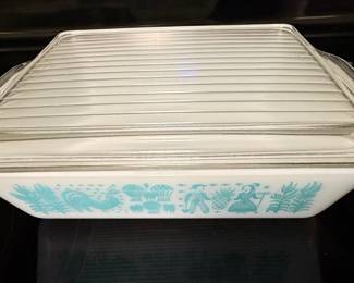 Pyrex Butterprint Casserole Dish