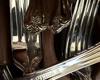 Oneida Arbor Rose Silverplate Flatware Set