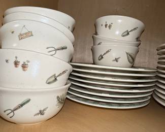 Pfaltzgraff Naturewood Garden Themed Dinnerware Set