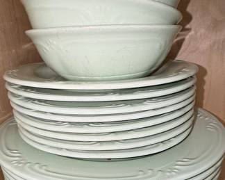 Pfaltzgraff Filigree Dinnerware Set