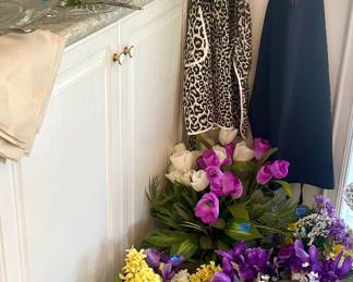 Floral arrangements & aprons
