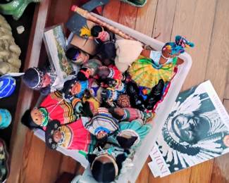 Siminole Indian dolls all different sizes & ages