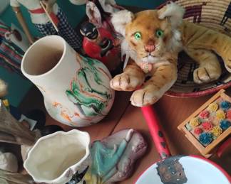Steif lion has his tag, Indian pottery