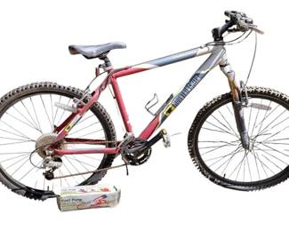 26 Inch MountainSmith Traverse Mountain Bike With Foot Pump