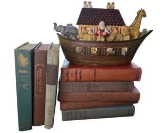 Vtg Noahs Ark Figurine 8 Hardback Childrens Books