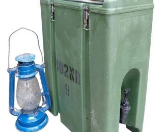 Insulated Cambro Beverage Dispenser With Lattern