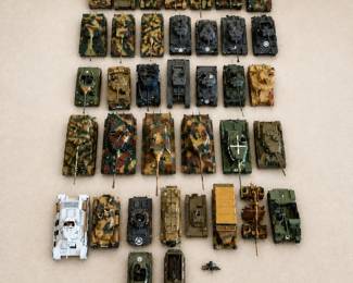 bz- A comprehensive collection of WWII military tank and vehicle models featuring detailed craftsmanship and authentic camouflage paint schemes. The set includes various tank models, artillery pieces, and reconnaissance vehicles, each showcasing realistic military insignia and weathered finishes. These scale models are primarily painted in classic military green, brown, and desert tan shades, with some items displaying intricate camouflage patterns. Perfect for collectors and military history enthusiasts, this diverse assortment offers a tangible piece of history with precise attention to detail and accurate representation of historic armored vehicles.