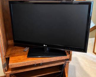 gs- This LG 42LE5300-UC television features a 42-inch LCD screen, offering clear and vibrant picture quality ideal for home entertainment. The TV comes in a sleek black finish and includes multiple input options such as HDMI, USB, component, and composite ports, providing versatile connectivity for various devices. Manufactured in November 2010, this model combines reliable performance with essential features for everyday viewing needs.