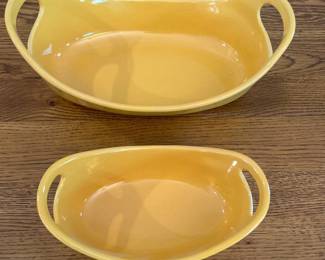 fd- This set features two vibrant yellow ceramic baking dishes from the Rachael Ray collection, ideal for oven, microwave, and dishwasher use. The smaller dish holds 12 oz and measures approximately 8 inches in length and 2.5 inches in height, while the larger dish has a 1.25 quart capacity, perfect for family-sized meals. Both dishes have convenient handles for easy carrying and serve as versatile and stylish additions to your kitchenware.