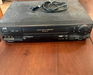cn- This JVC HR-VP639U video cassette recorder is a classic piece of home entertainment equipment, designed for playing and recording VHS tapes. Featuring a sturdy black exterior, it includes front panel controls with play, stop/eject, rewind, fast forward, and power buttons. The unit operates on 120V AC with 60Hz frequency and consumes 21 watts of power. It also offers AV COMPU LINK functionality for enhanced connectivity and has multiple input/output ports on the back panel for versatile use. Ideal for collectors or those looking to digitize old VHS tapes, this JVC model combines nostalgic charm with practical utility.