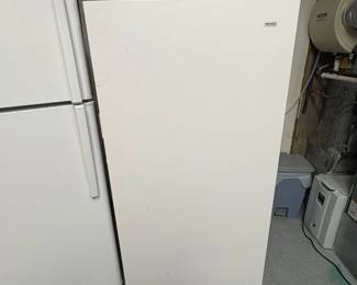 hf- This Kenmore commercial freezer, model 253.22411102, offers a generous storage capacity with dimensions of 60 inches tall, 28 inches wide, and 28.5 inches deep. Featuring a clean white finish, this upright freezer is designed for efficient organization with multiple wire shelving and door compartments. Ideal for commercial or home use, it combines functionality and space-saving design in a durable build. Does not include a key.