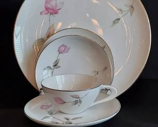 Style House Dawn Rose 22 Piece Set
