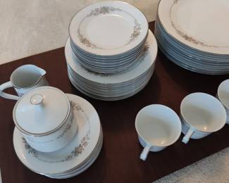 Noritake 44 piece set