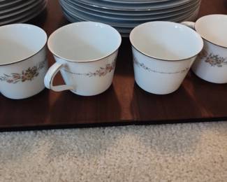 Noritake 44 piece set