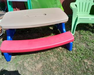 Large size child's picnic table