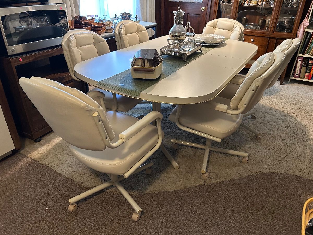Awesome Mid-Century Modern style  table with1 leaf & 6 CB hairs on castors 