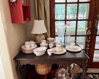antique Queen Anne style expandable table