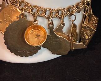 14k Gold Charm Bracelet Photo 3