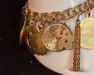 14k Gold Charm Bracelet Photo 1