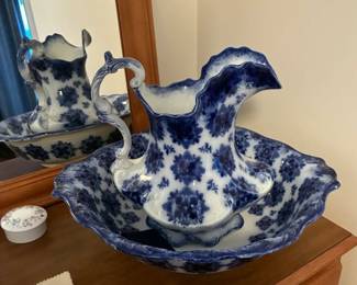 Beautiful Blue and White Wash Set