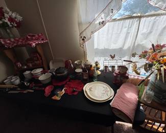 Primitive and rooster decor