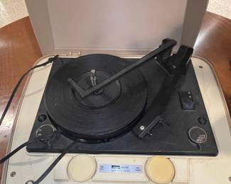 Montgomery Ward Airline GEN-911B Portable Record Player