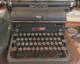 Royal Quiet De Luxe Vintage Typewriter
