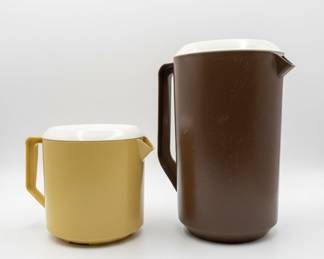 Rubbermaid 1 Gallon Pitcher and 1.5 Quart Pitcher