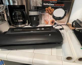 FoodSaver V2222 Vacuum Sealing System