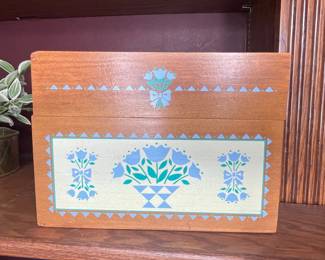 Vintage Syndicate Mfg. Co. Floral Wood Recipe Box