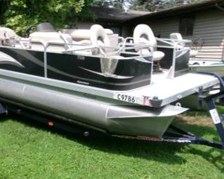 QUEST PONTOON