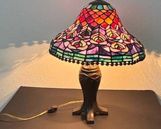 Meyda Tiffany Peacock Leaded Glass Table Lamp