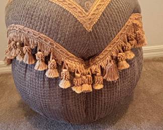 Victorian-Style Upholstered Tufted Pouf with Tassels