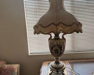 Vintage Italian Capodimonte Style Table Lamp with Applied Roses