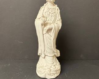 Dehua Blanc de Chine Guanyin Figurine
