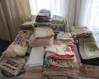 Lots of kitchen linens mostly new