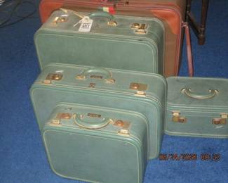 Set of vintage Skyways luggage