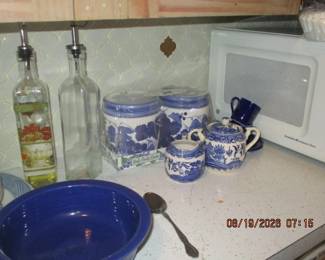 Blue Willow creamer and sugar and Fiest bowl
