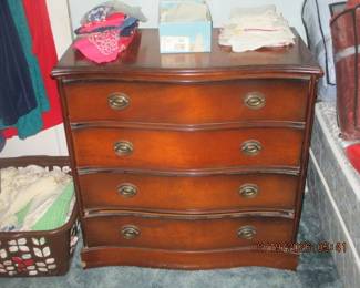 Bow shaped small chest